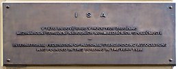Memory_plaque_of_founding_ISA_in_Prague_cropped
