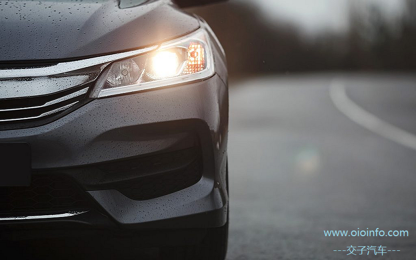 OIOInfo_Projector_Vs_Reflector_Headlights_Body_A_0912