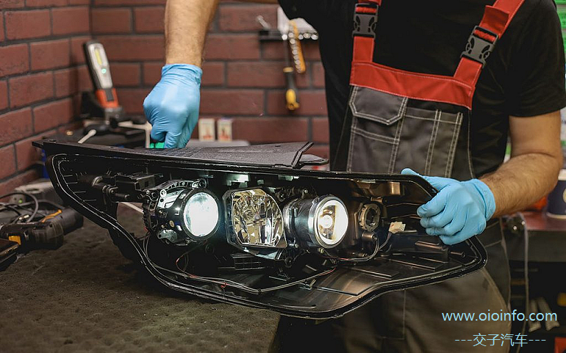 OIOInfo_Projector_Vs_Reflector_Headlights_Body_C_0912