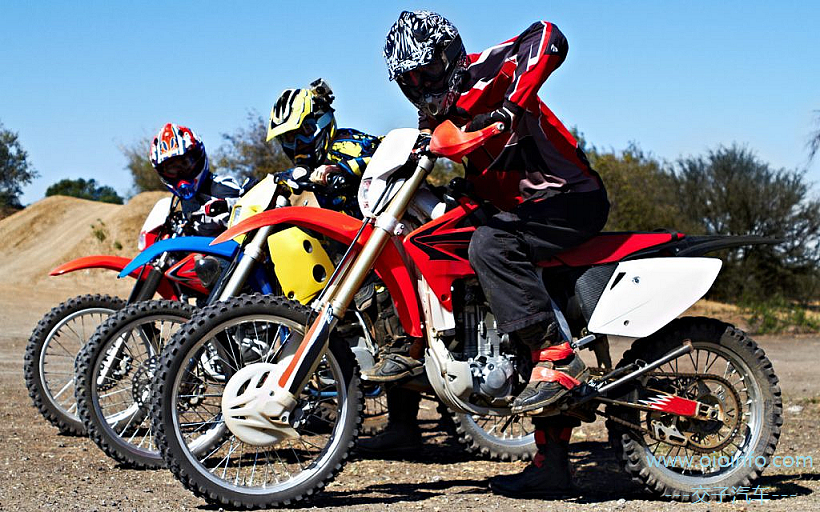 OIOInfo_That_Dirt_Bikes_Vs_Motorcycles_Body_A_1007_2024