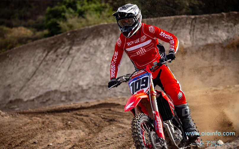OIOInfo_That_Dirt_Bikes_Vs_Motorcycles_Body_E_1007_2024